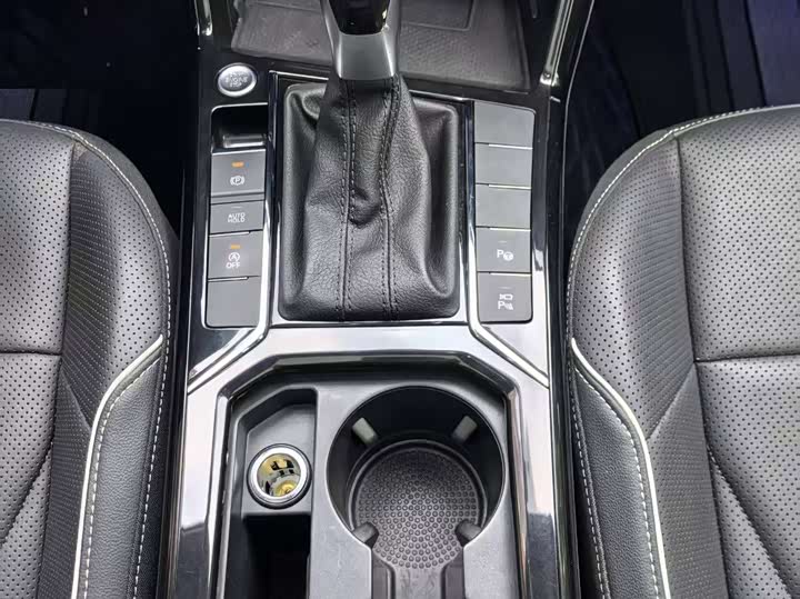 Фото 9 - Volkswagen Passat