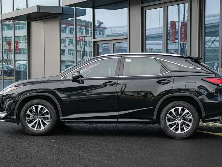 Фото 7 - Lexus RX