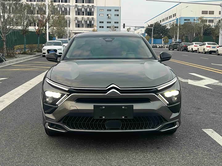 Фото 2 - Citroen C5 X