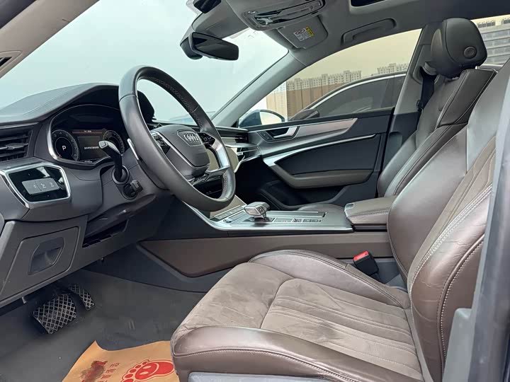 Фото 7 - Audi A7L