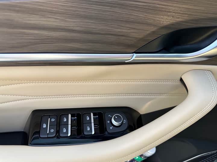 Фото 7 - Geely Monjaro