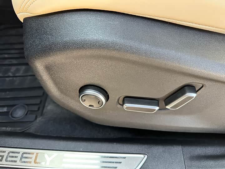 Фото 8 - Geely Monjaro