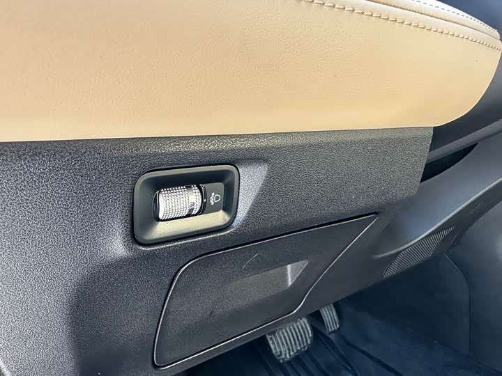 Фото 9 - Geely Monjaro