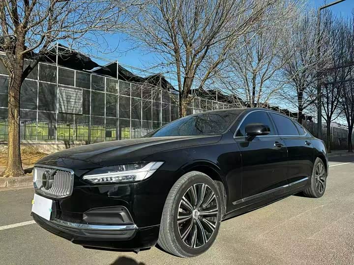 Фото 1 - Volvo S90