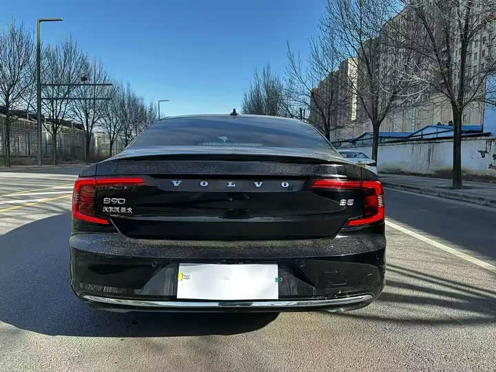 Фото 8 - Volvo S90