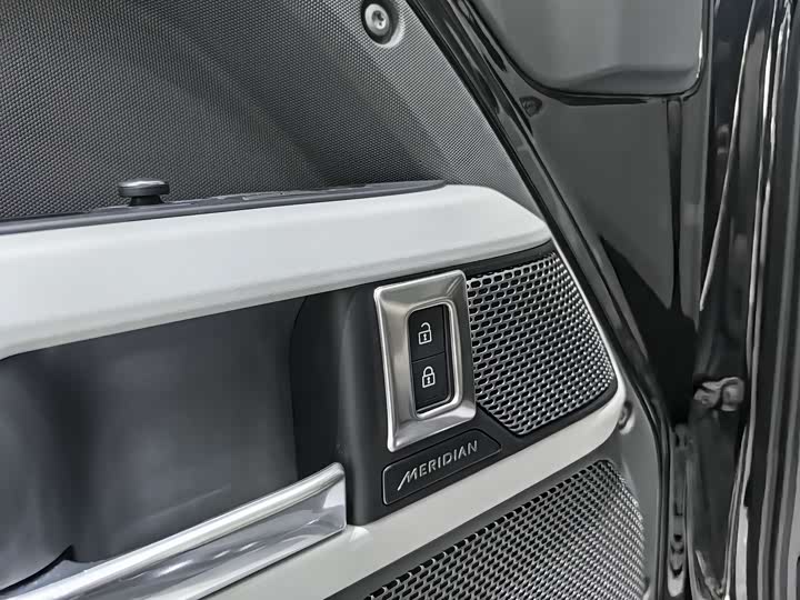 Фото 7 - Land Rover Defender