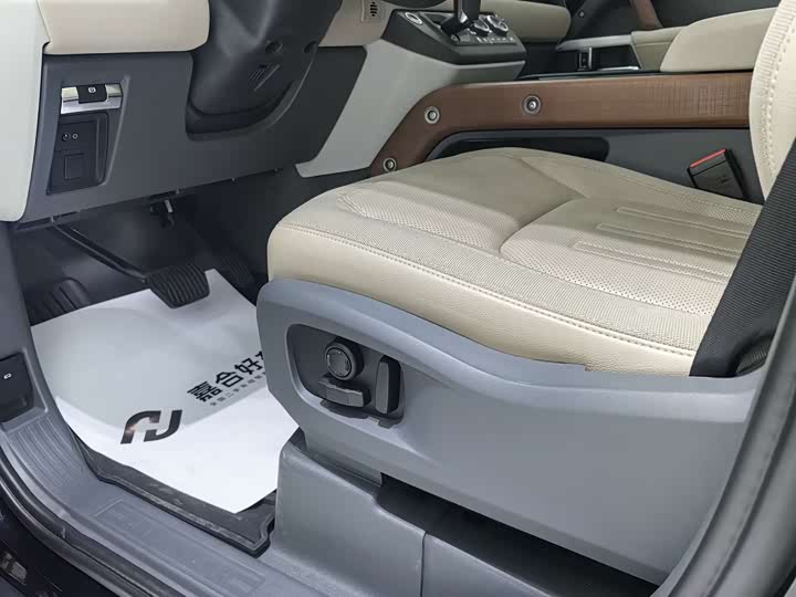 Фото 8 - Land Rover Defender