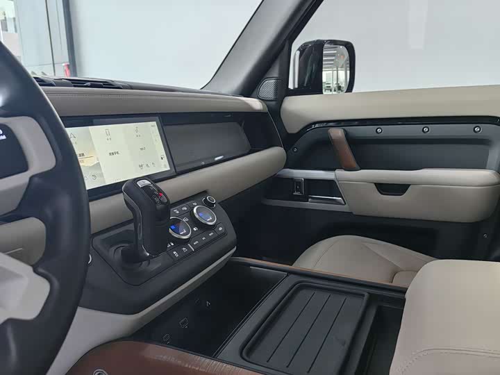 Фото 9 - Land Rover Defender