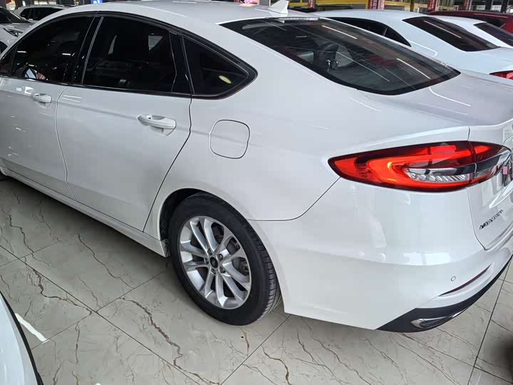 Фото 4 - Ford Mondeo