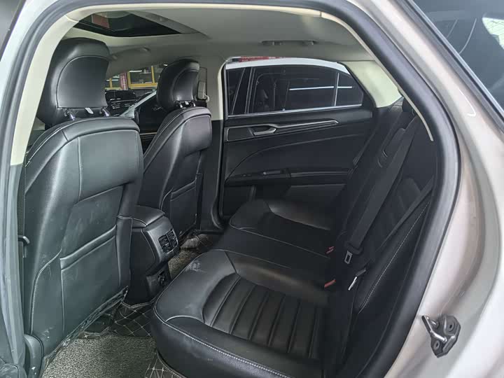 Фото 8 - Ford Mondeo