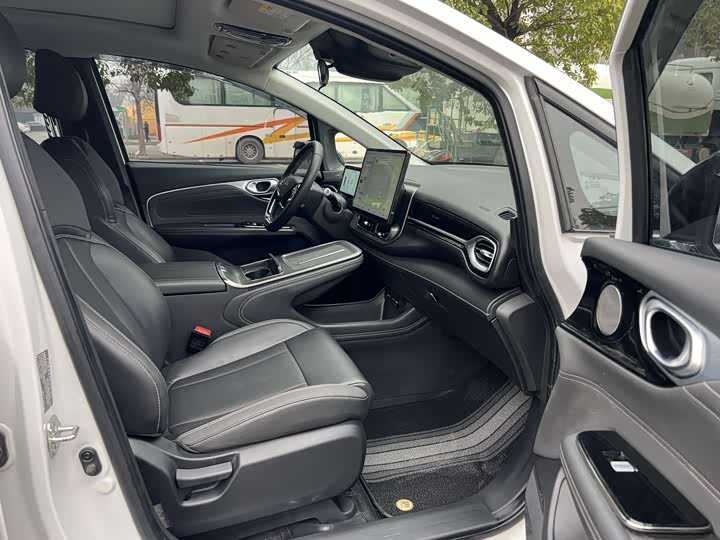 Фото 4 - GAC Aion V