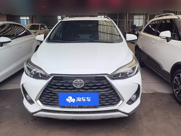 Фото 2 - Toyota Yaris L Hatchback