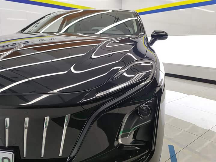 Фото 5 - Hongqi E-QM5