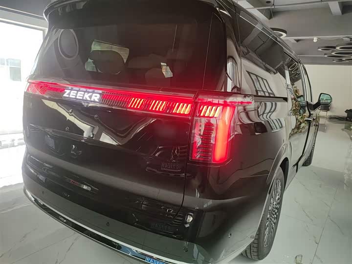 Фото 7 - Zeekr 009