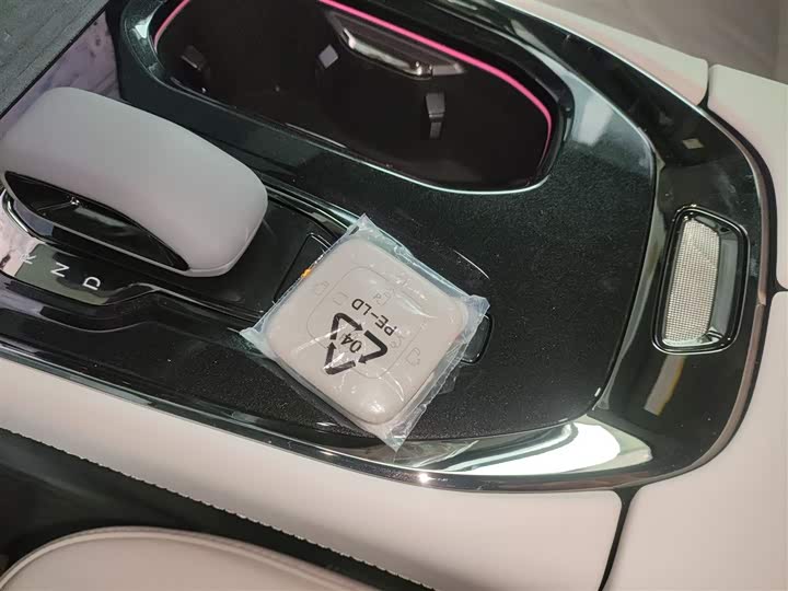 Фото 9 - Zeekr 009