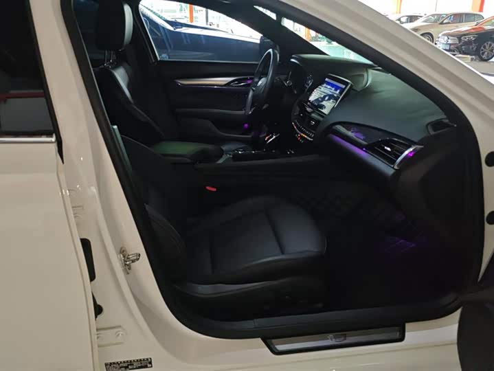 Фото 8 - Cadillac CT5