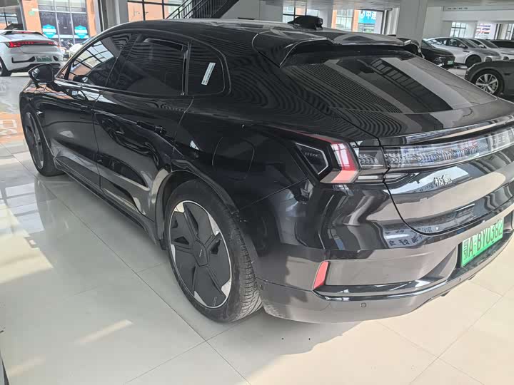 Фото 7 - Zeekr 001