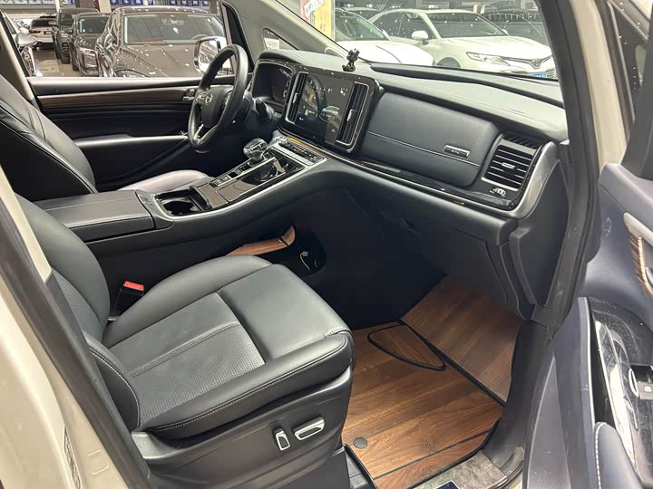 Фото 7 - GAC Trumpchi M8