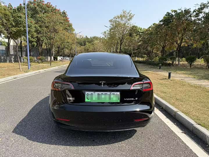Фото 6 - Tesla Model 3