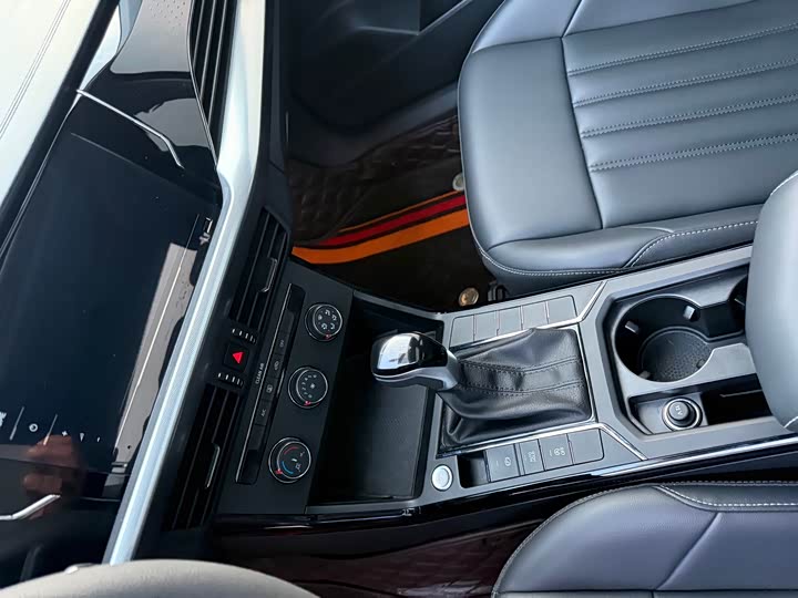 Фото 8 - Volkswagen Passat