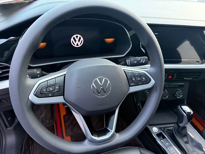 Фото 9 - Volkswagen Passat