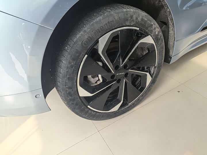 Фото 7 - Zeekr 001