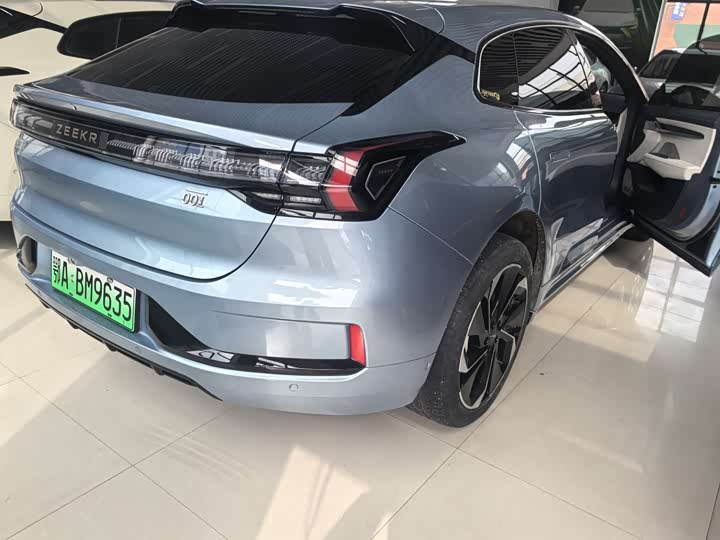 Фото 8 - Zeekr 001