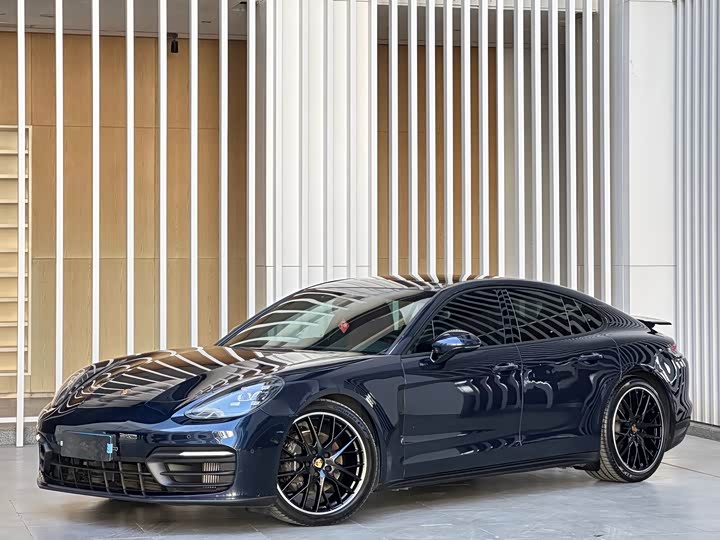 Фото 1 - Porsche Panamera