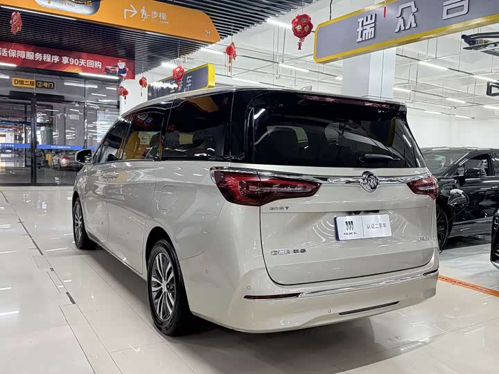 Фото 6 - Buick GL8 ES