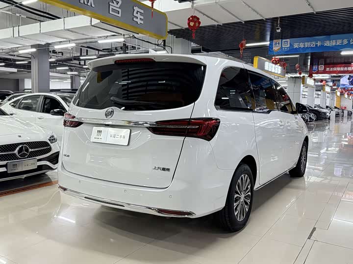 Фото 4 - Buick GL8 ES