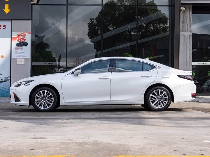 Фото 4 - Lexus ES