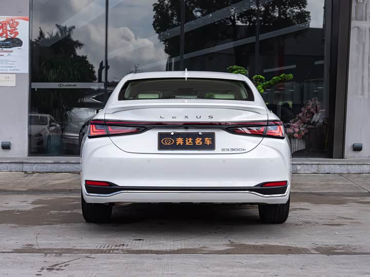 Фото 5 - Lexus ES