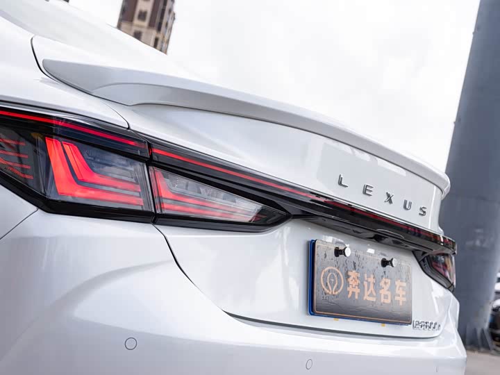 Фото 7 - Lexus ES