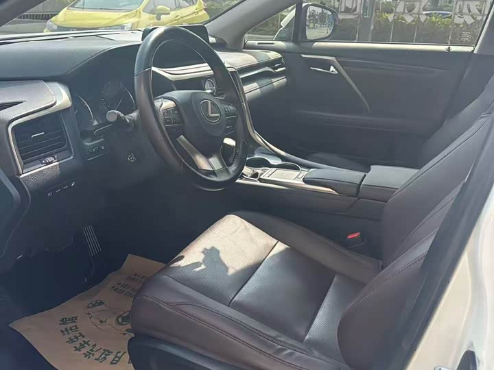 Фото 6 - Lexus RX