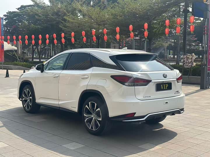 Фото 9 - Lexus RX