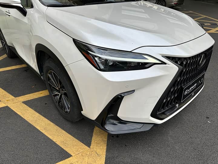 Фото 3 - Lexus NX