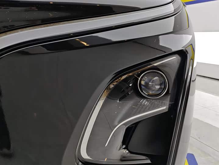 Фото 5 - Hongqi E-QM5