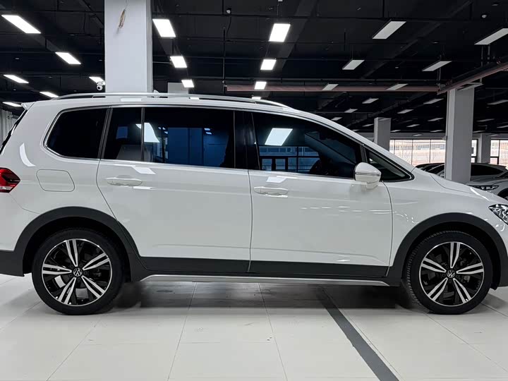 Фото 4 - Volkswagen Touran L