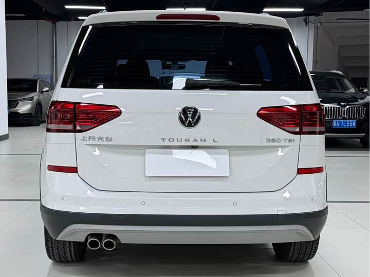 Фото 6 - Volkswagen Touran L
