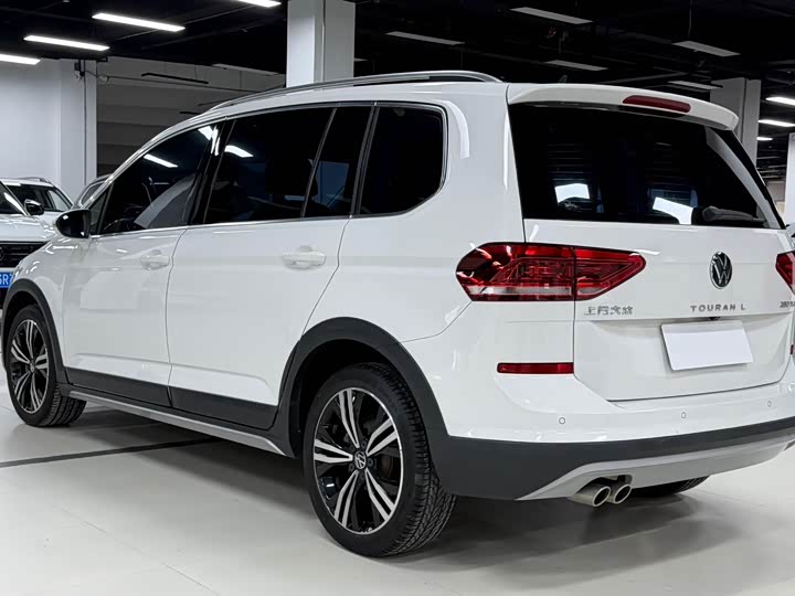 Фото 7 - Volkswagen Touran L