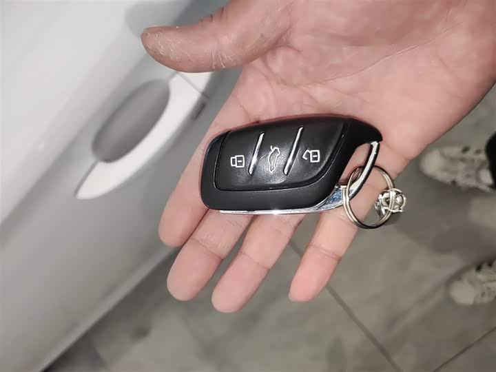 Фото 9 - Roewe i5