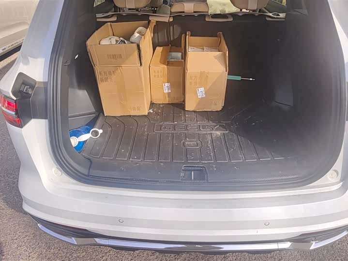 Фото 4 - Geely Monjaro