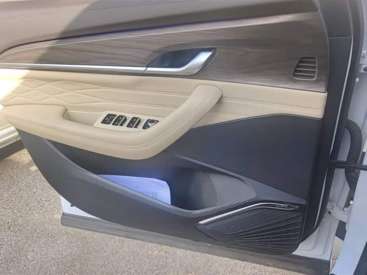 Фото 7 - Geely Monjaro