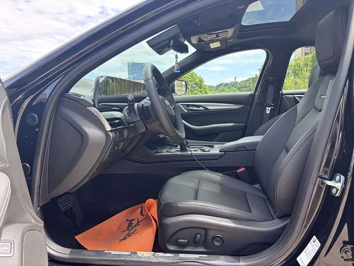 Фото 2 - Cadillac CT5