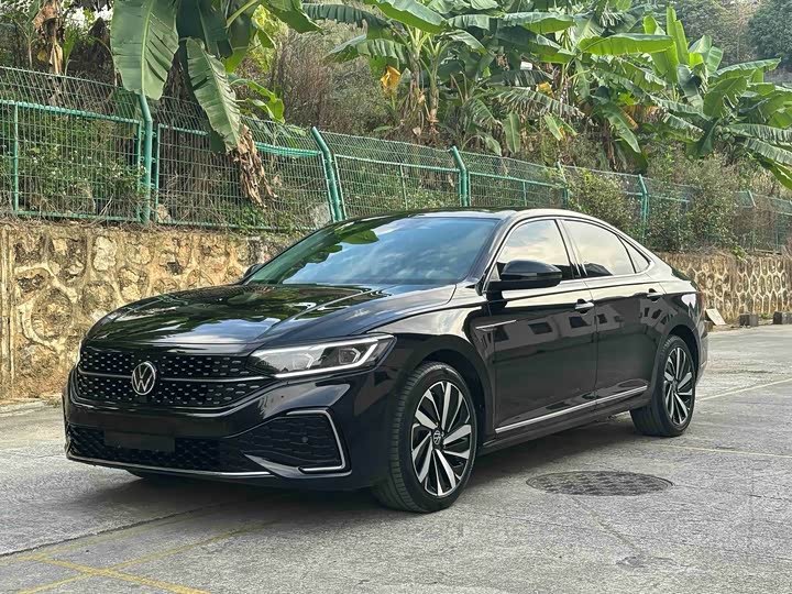 Фото 1 - Volkswagen Passat