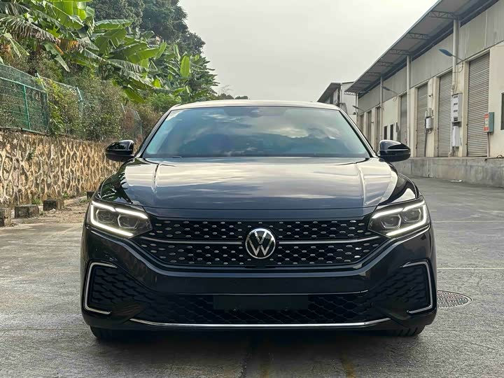 Фото 2 - Volkswagen Passat