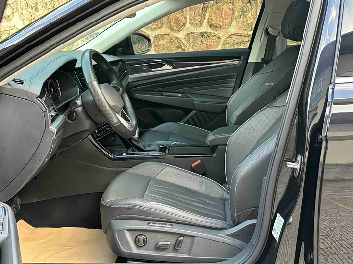 Фото 9 - Volkswagen Passat