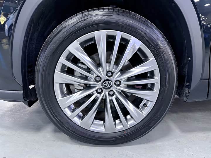 Фото 8 - Toyota Highlander