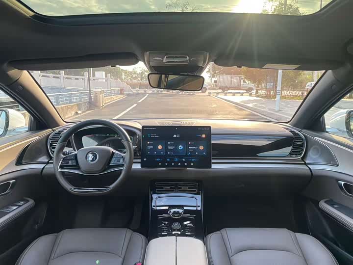 Фото 3 - BYD Han