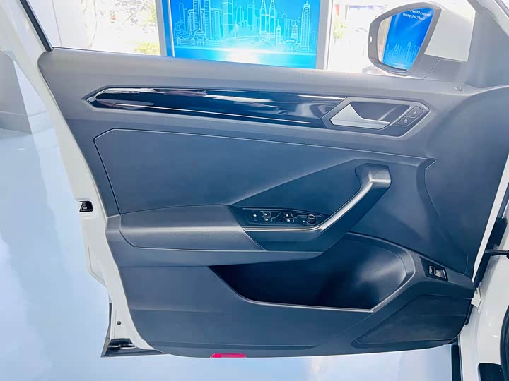 Фото 9 - Volkswagen T-Roc